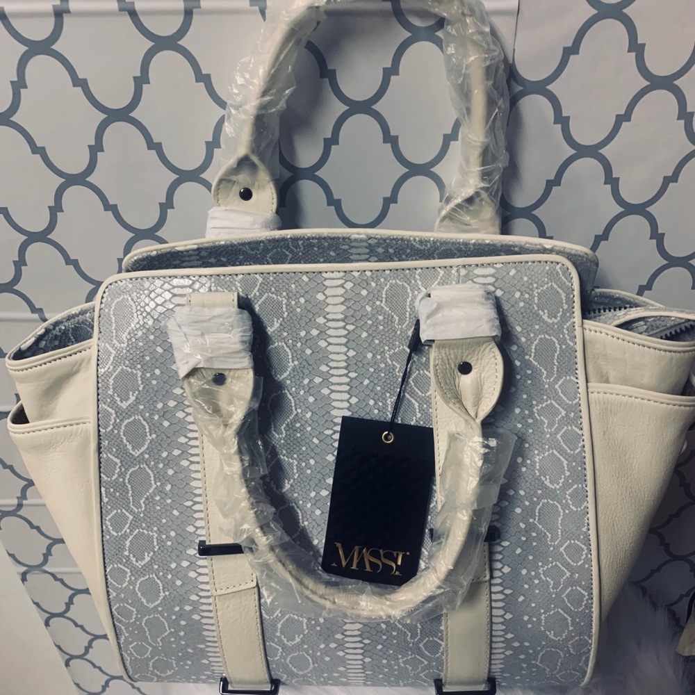 Massi Womens White Leopardi Print Handbag
